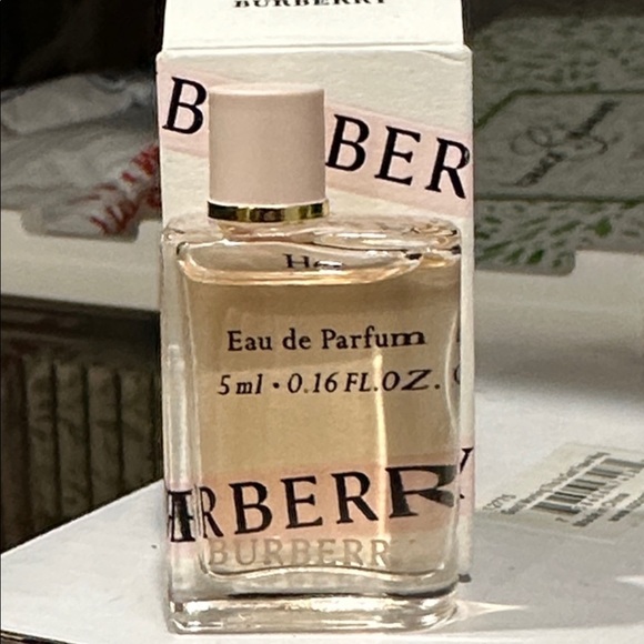 Burberry Her Beauty Bundle Burberry Her x2 5ml travel & Ipsy Bag & Charcoal Peel - Picture 12 of 12